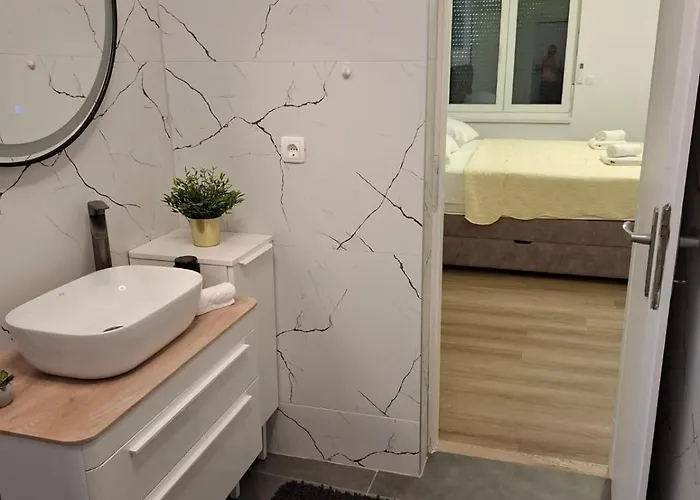 Apartment Marta 2 *