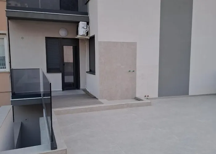 Apartment Marta 2 *